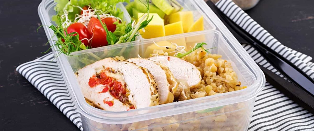 up-lunch-box-chicken-bulgur-microgreens-tomato-and-fr-UBNH524.jpg